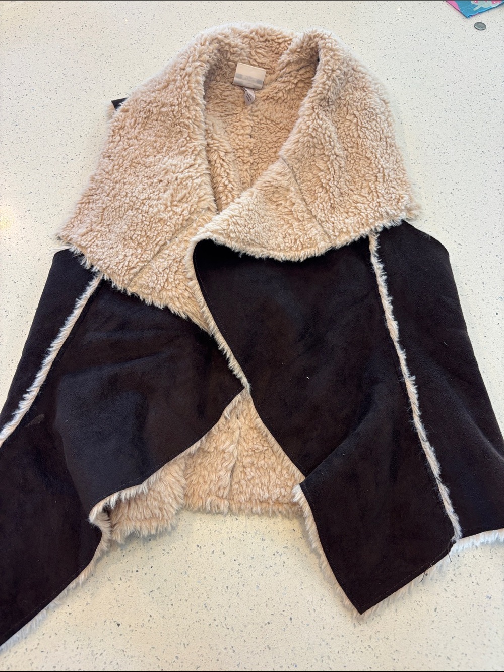 Knox Rose Two-Tone Faux Shearling Vest in Cream and Dark Brown